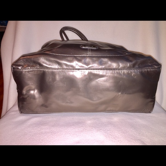 Emillie M Extra Large Shoulder Bag - Picture 5 of 8